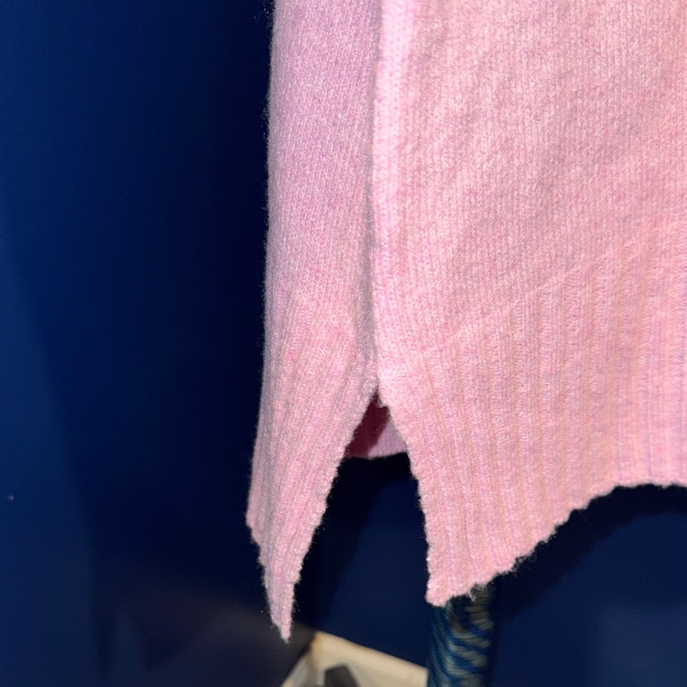 DIP- NWT Pink Oversized V-Neck Sweater Size Large - Picture 9 of 15